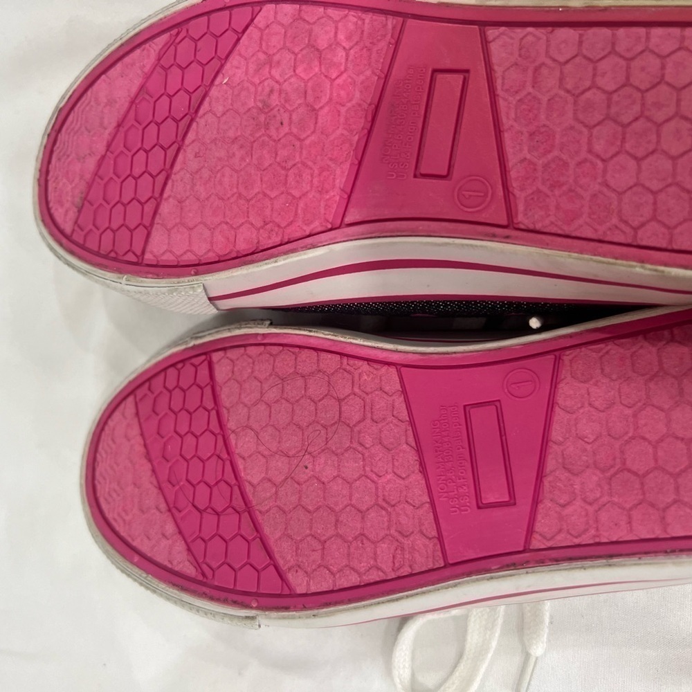 Hello Kitty Sanrio gray pink polka dots sneakers size 1 - Picture 5 of 11